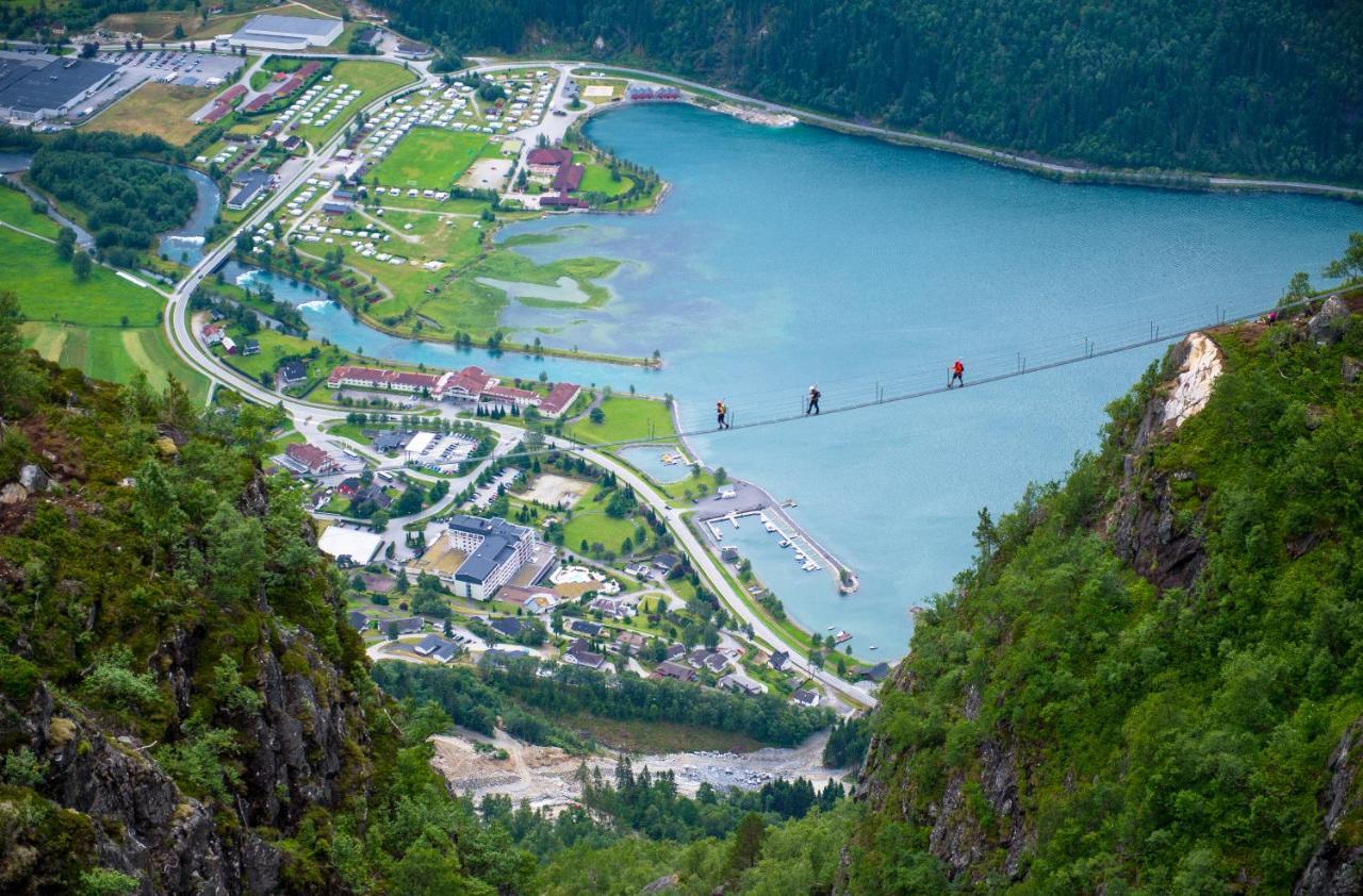 Hotel Loenfjord Loen Exteriör bild