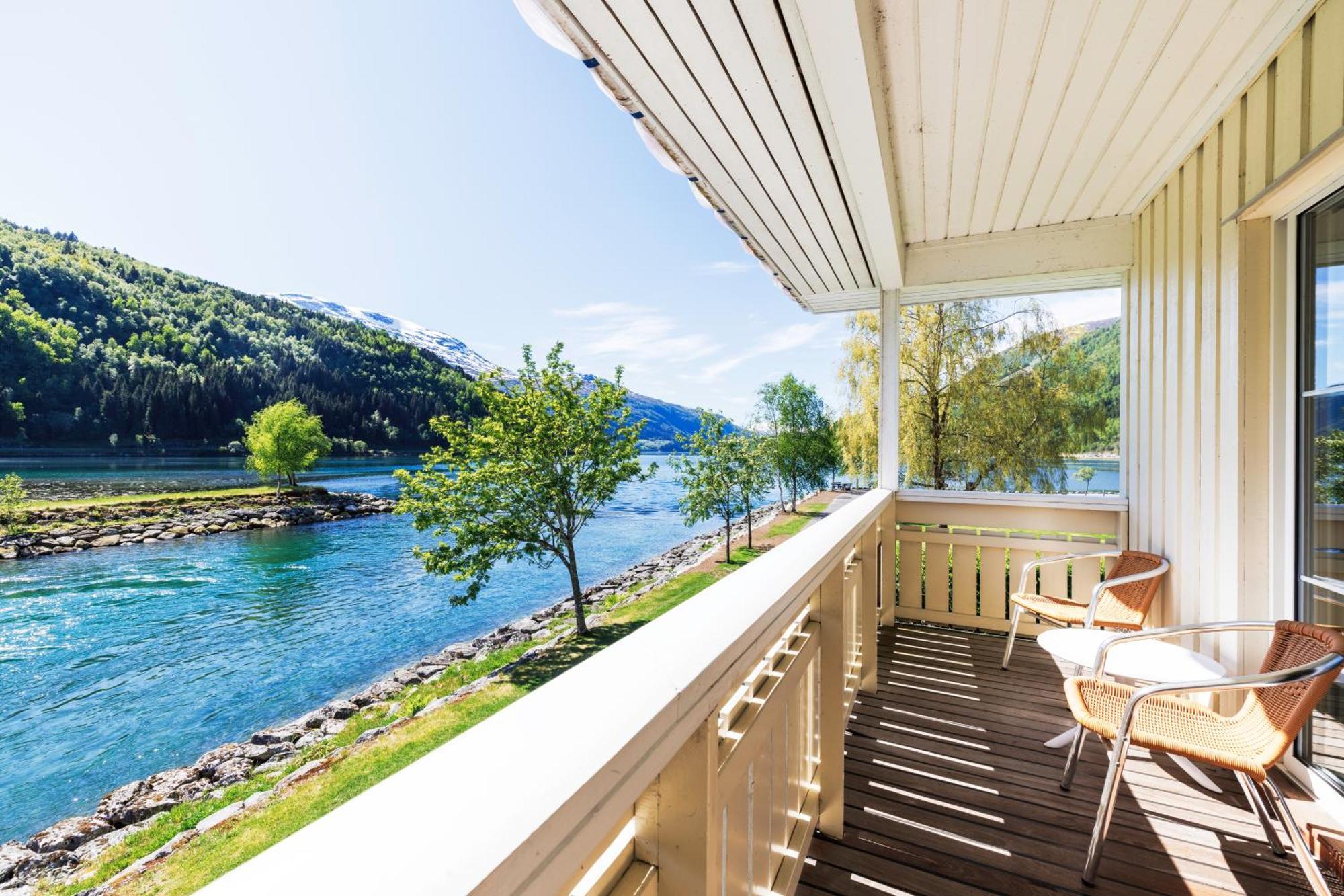 Hotel Loenfjord Loen Exteriör bild