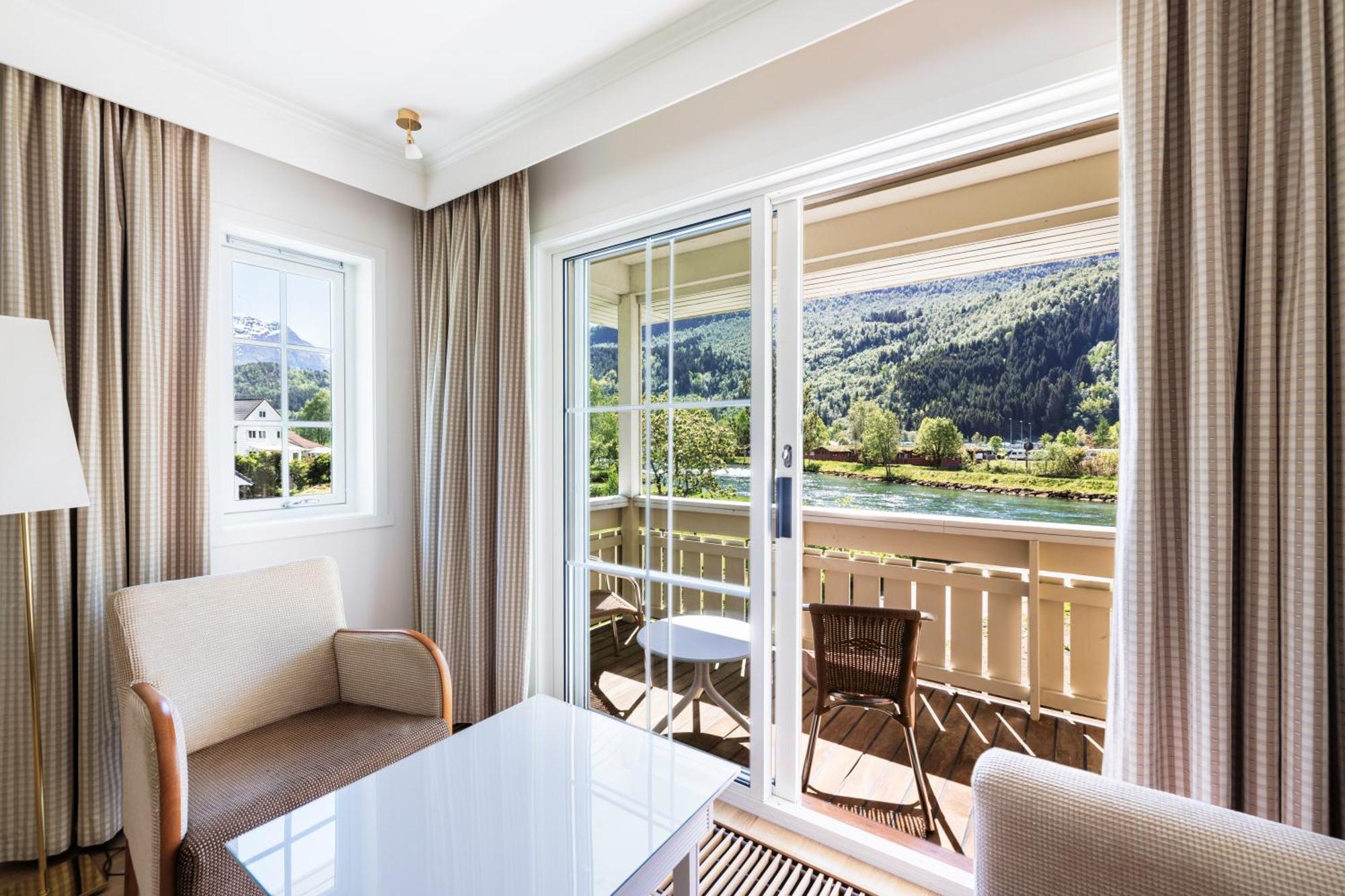 Hotel Loenfjord Loen Exteriör bild